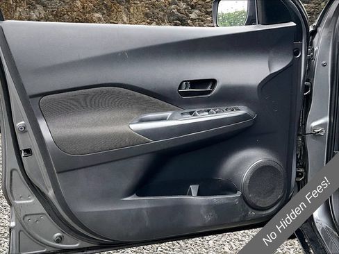 Used 2019 Nissan Kicks S FWD image 12