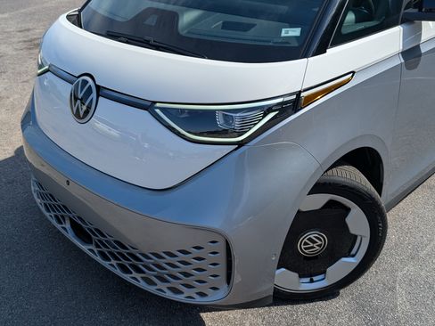 Used 2025 Volkswagen ID. Buzz Pro S Plus RWD image 14