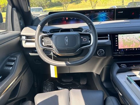 New 2026 Lincoln Navigator L Reserve w/ Jet Appearance Package AWD/4WD image 14