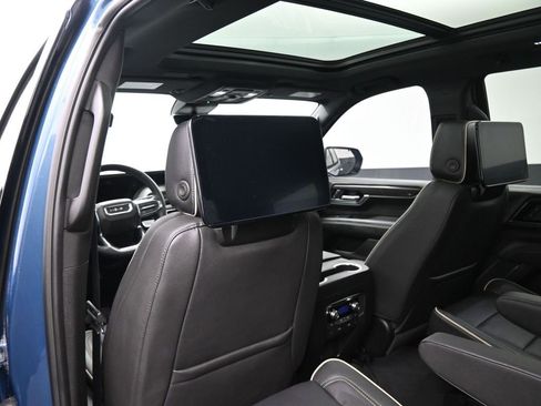 Used 2025 GMC Yukon Elevation w/ Elevation Premium Package image 17