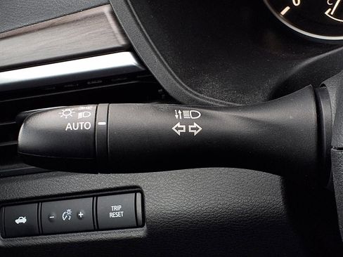 Used 2025 Nissan Altima 2.5 SV FWD image 13