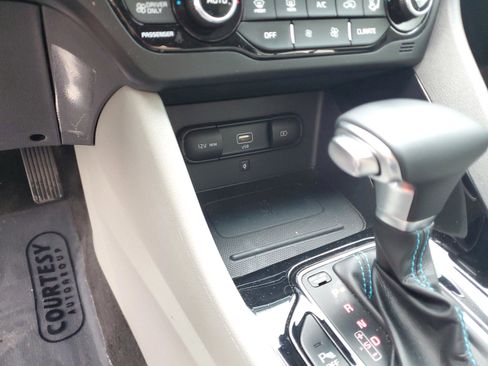 Used 2021 Kia Niro EX Premium image 22