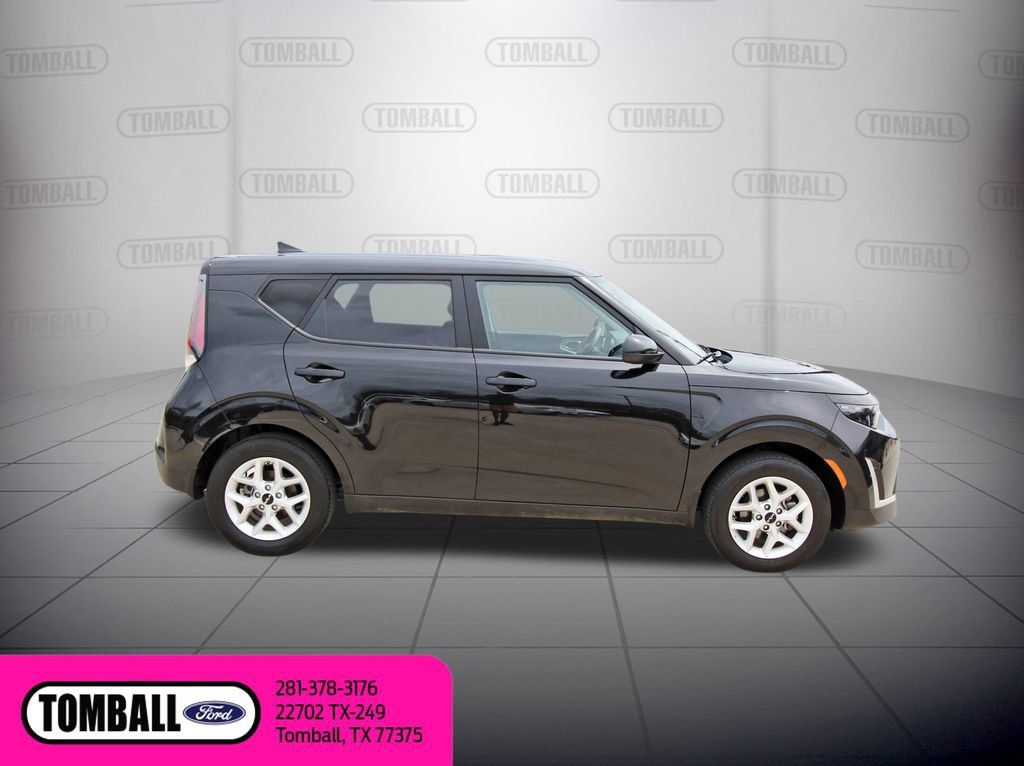 Used 2025 Kia Soul LX w/ LX Technology Package FWD image 8