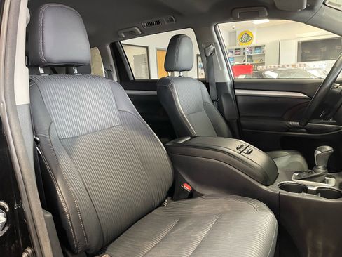 Used 2015 Toyota Highlander Plus AWD/4WD image 41