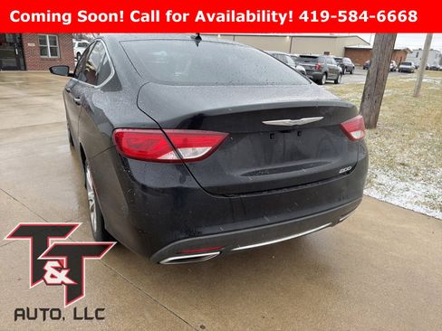 Used 2017 Chrysler 200 Limited Platinum w/ Comfort & Convenience Group image 3