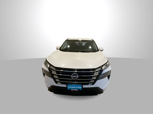 Used 2024 Nissan Rogue SV image 3