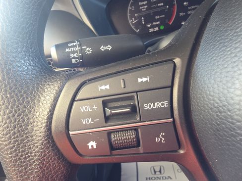 Used 2025 Honda HR-V LX image 26
