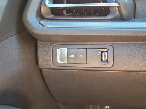 Used 2025 Chevrolet Traverse LT image 38