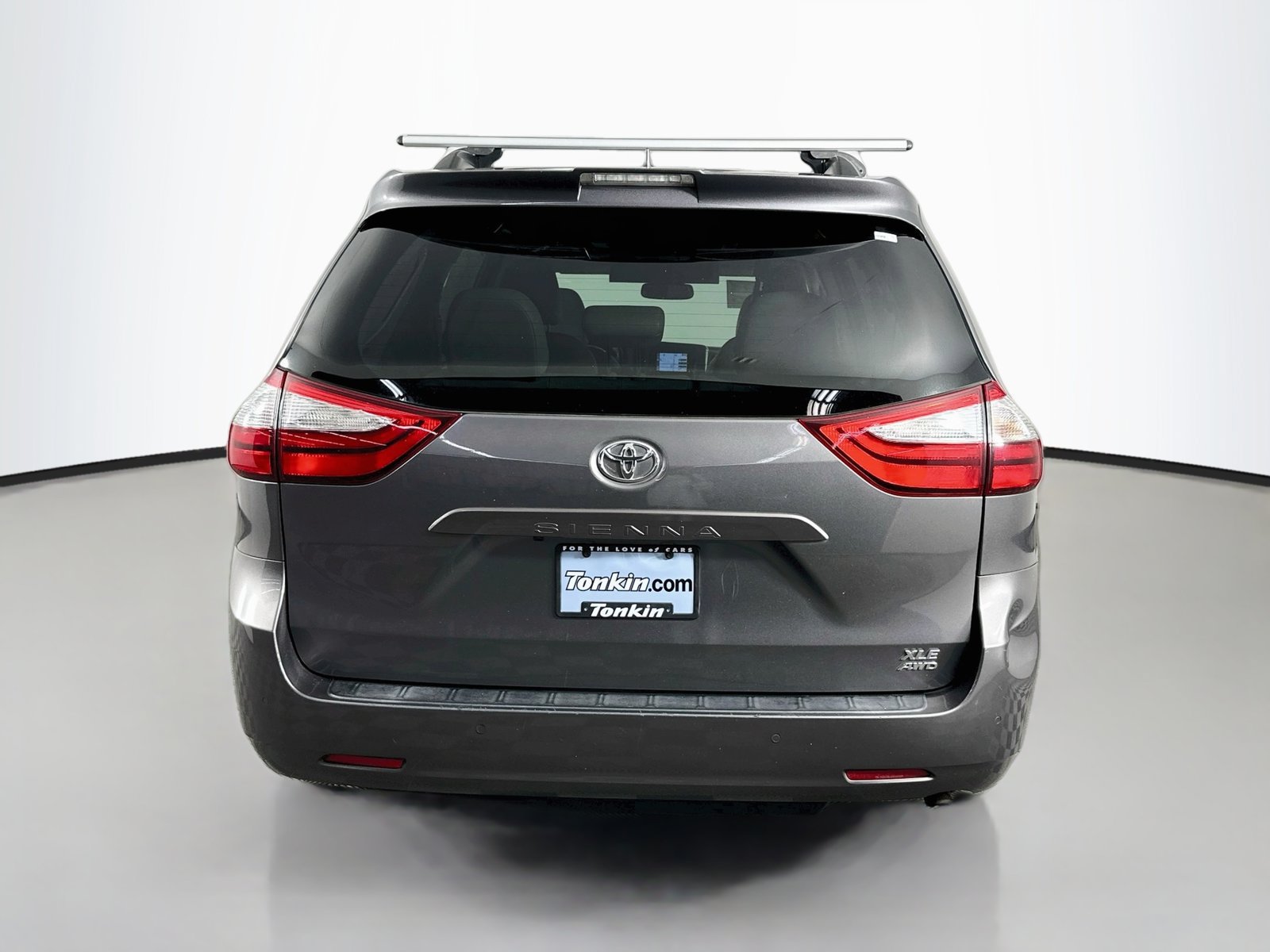 Used 2018 Toyota Sienna XLE Premium AWD/4WD image 6