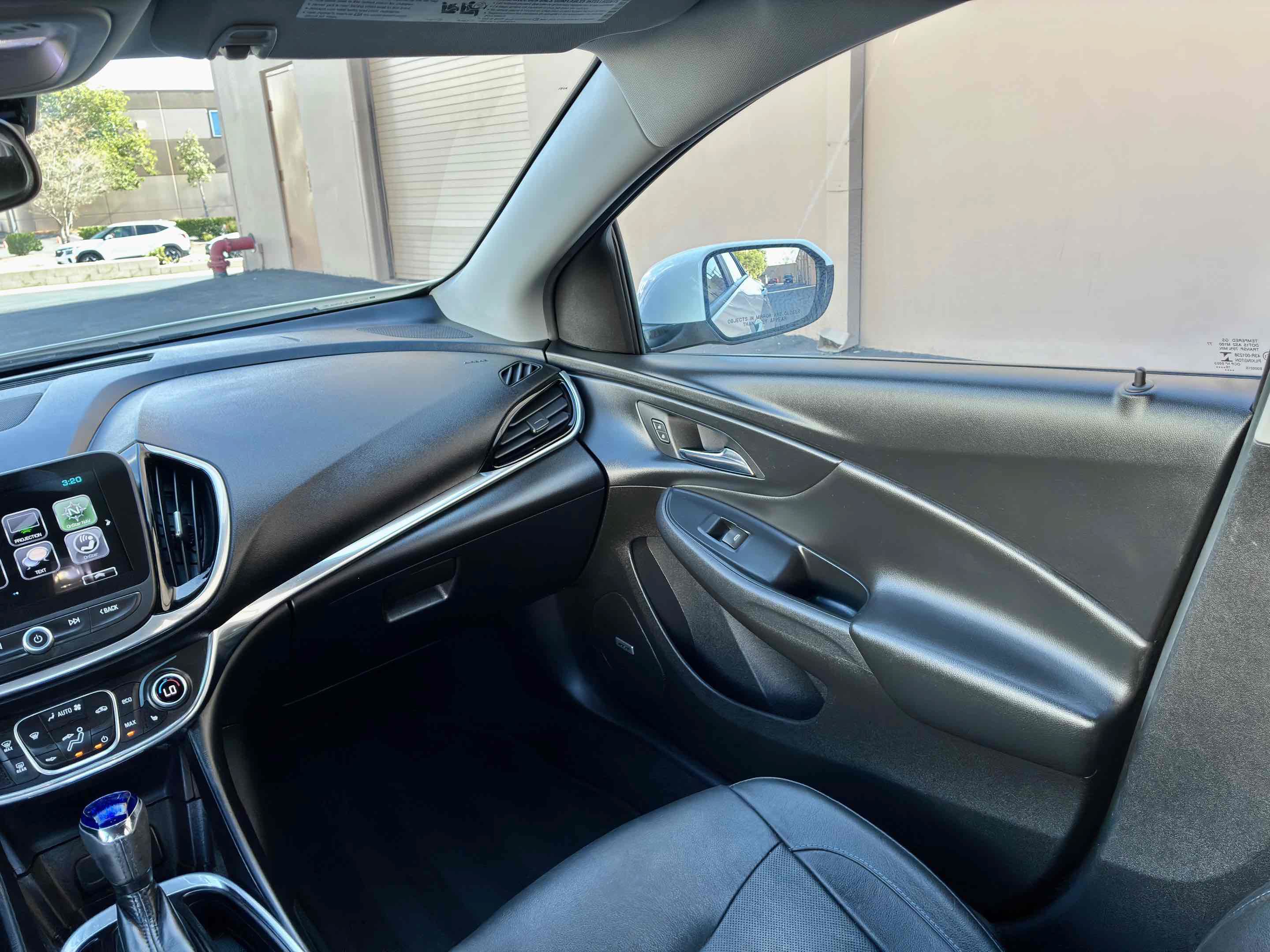Used 2018 Chevrolet Volt Premier FWD image 17