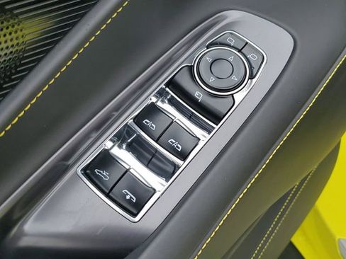 Used 2024 Chevrolet Corvette Stingray Premium Conv w/ Z51 Performance Package RWD image 31