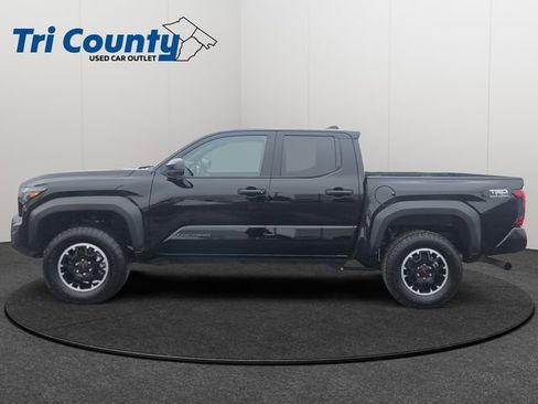 Used 2025 Toyota Tacoma TRD Off-Road image 5