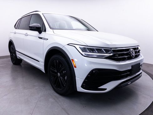 Used 2022 Volkswagen Tiguan SE R-Line FWD image 11
