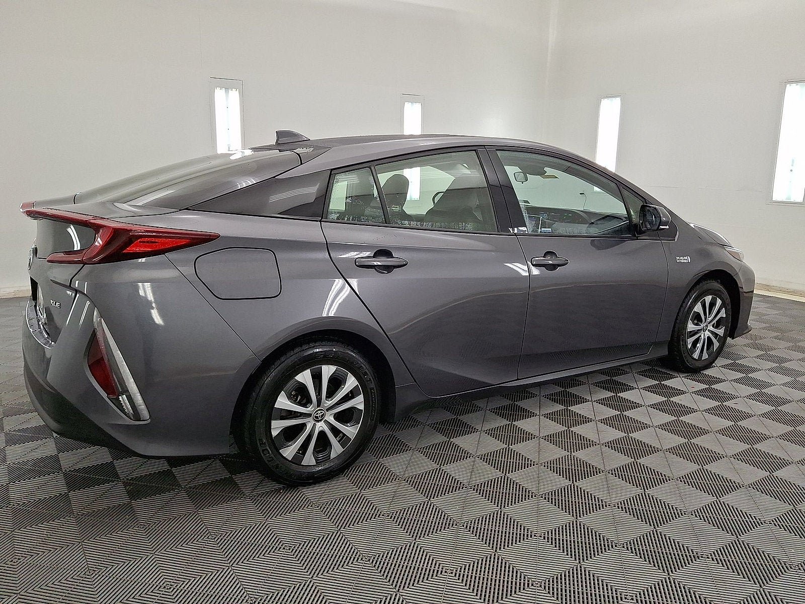 Used 2020 Toyota Prius Prime XLE FWD image 18