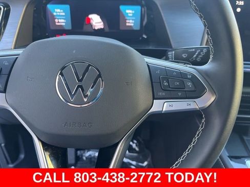 Used 2024 Volkswagen Atlas Cross Sport SE FWD image 19