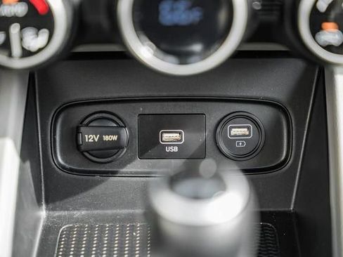 Used 2021 Hyundai Venue SEL w/ Premium Package image 21