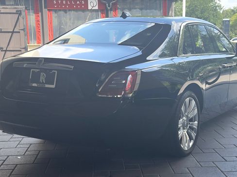 Used 2022 Rolls-Royce Ghost AWD/4WD image 3