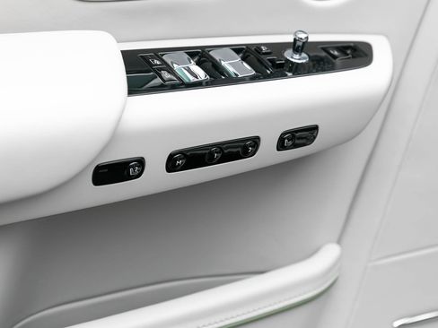 Used 2024 Rolls-Royce Phantom Extended Wheelbase w/ Leather Finishing Pack image 11