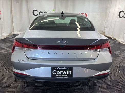 Used 2021 Hyundai Elantra SE w/ Cargo Package FWD image 7
