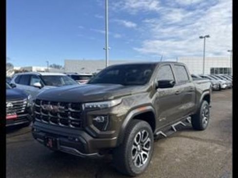 Used 2024 GMC Canyon AT4 image 3