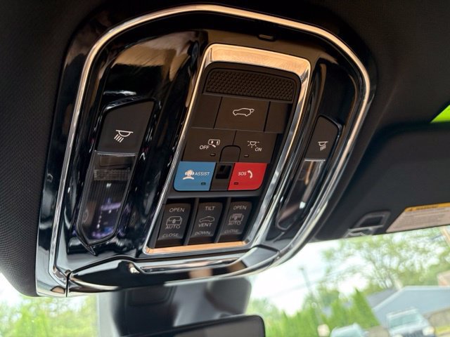 Used 2023 Jeep Grand Cherokee Summit AWD/4WD image 39