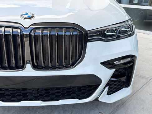 Used 2022 BMW X7 xDrive40i w/ M Sport Package AWD/4WD image 10