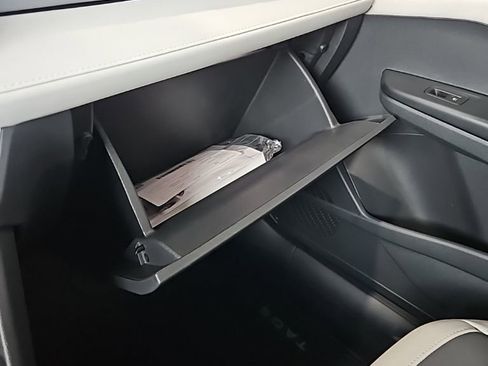 New 2026 Volkswagen Taos SE AWD/4WD image 28