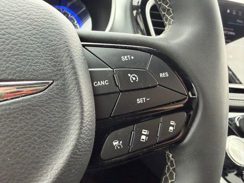 Used 2023 Chrysler Pacifica Touring-L w/ S Appearance Package image 36