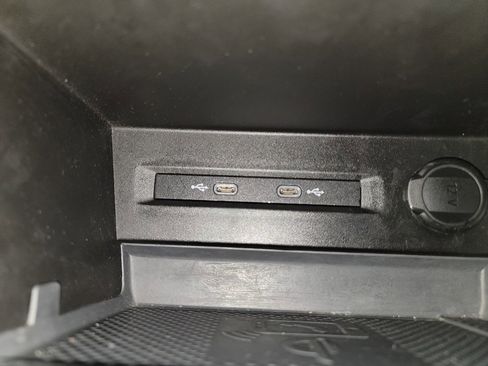 Used 2022 Volkswagen Taos SE image 25