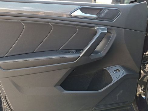 Used 2024 Volkswagen Tiguan SE image 10