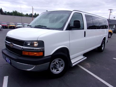 Used 2016 Chevrolet Express 3500 LT w/ LT Preferred Equipment Group image 3