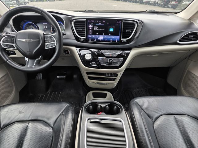 Used 2022 Chrysler Pacifica Touring-L FWD image 23