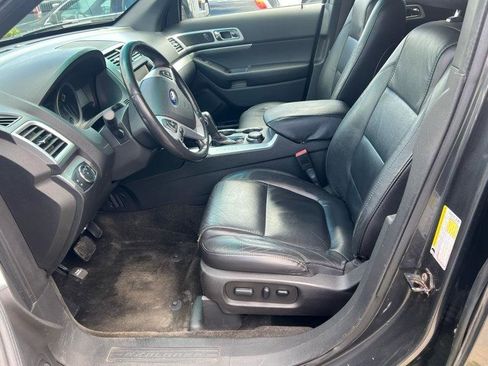 Used 2015 Ford Explorer XLT w/ Equipment Group 202B AWD/4WD image 9