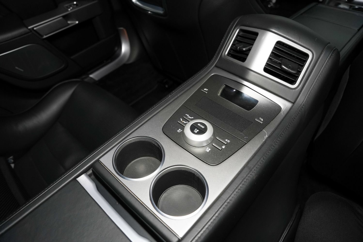 Used 2011 Aston Martin Rapide Luxe RWD image 36