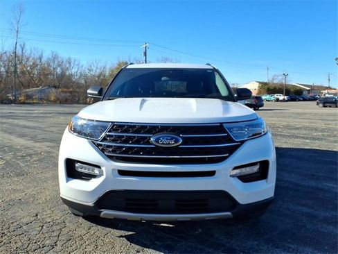 Used 2023 Ford Explorer XLT w/ Equipment Group 202A image 2