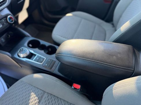 Used 2022 Ford Escape SE image 16