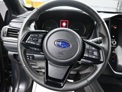 Used 2025 Subaru Forester Premium image 31