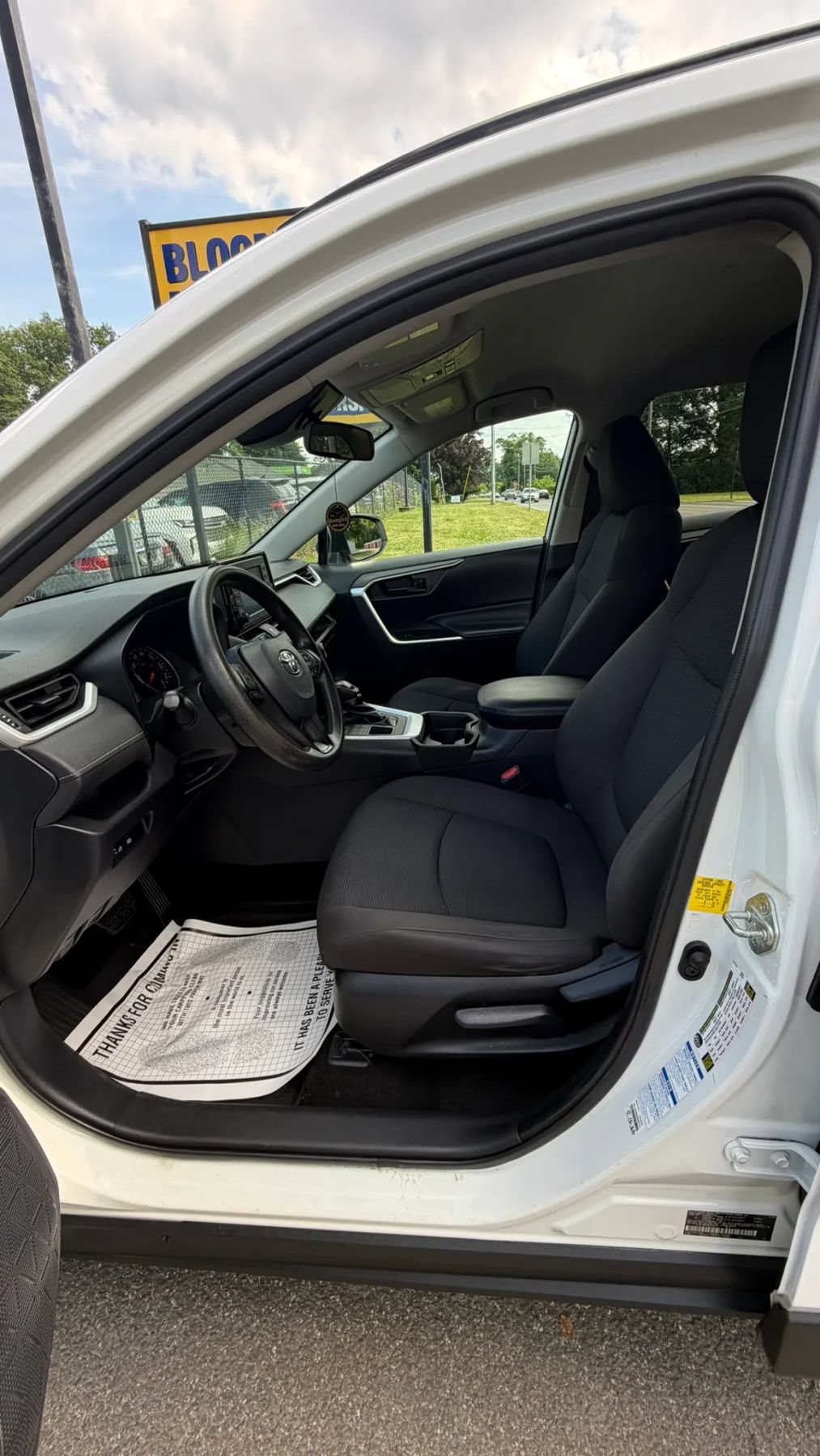 Used 2021 Toyota RAV4 LE AWD/4WD image 11