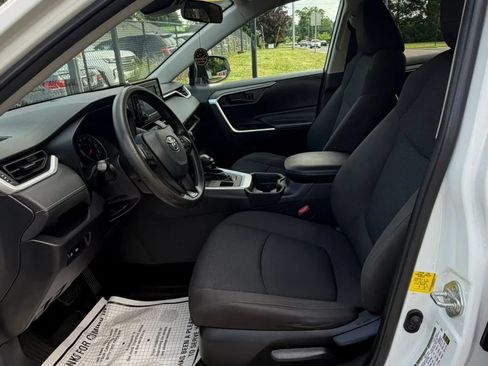 Used 2021 Toyota RAV4 LE AWD/4WD image 11