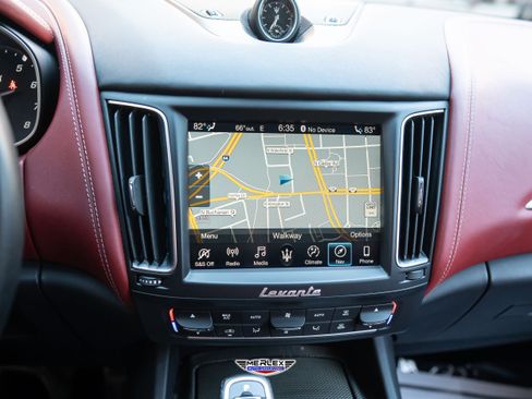 Used 2019 Maserati Levante GranLusso AWD/4WD image 28