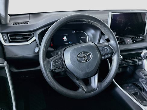 Used 2025 Toyota RAV4 XLE FWD image 18