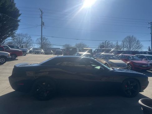 Used 2009 Dodge Challenger SRT8 w/ SRT Option Group II image 3