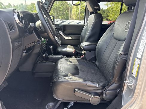 Used 2013 Jeep Wrangler Unlimited Sport AWD/4WD image 9