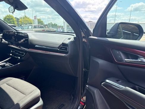 Used 2024 Chevrolet Traverse Z71 w/ LPO, Floor Liner Package AWD/4WD image 16