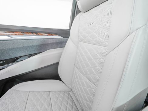 Used 2026 Cadillac Escalade Platinum Sport w/ LPO, ONYX Package image 32