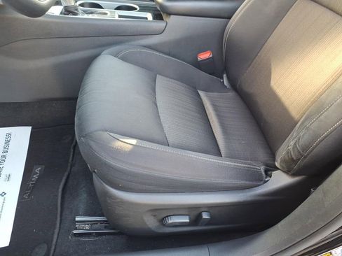 Used 2024 Nissan Altima 2.5 SV image 11