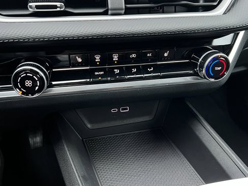 New 2026 Chevrolet Equinox LT image 10