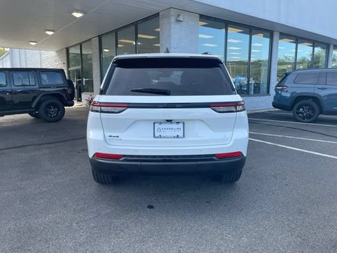 Used 2023 Jeep Grand Cherokee Altitude AWD/4WD image 6