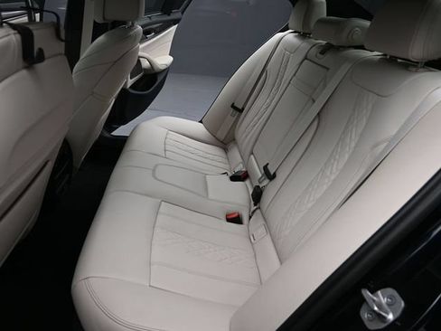 Used 2023 BMW M550i xDrive w/ Dynamic Handling Package AWD/4WD image 18