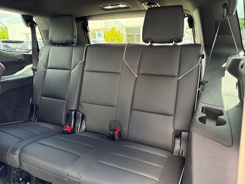 New 2026 Cadillac Escalade Luxury w/ LPO, Radiant Package AWD/4WD image 12